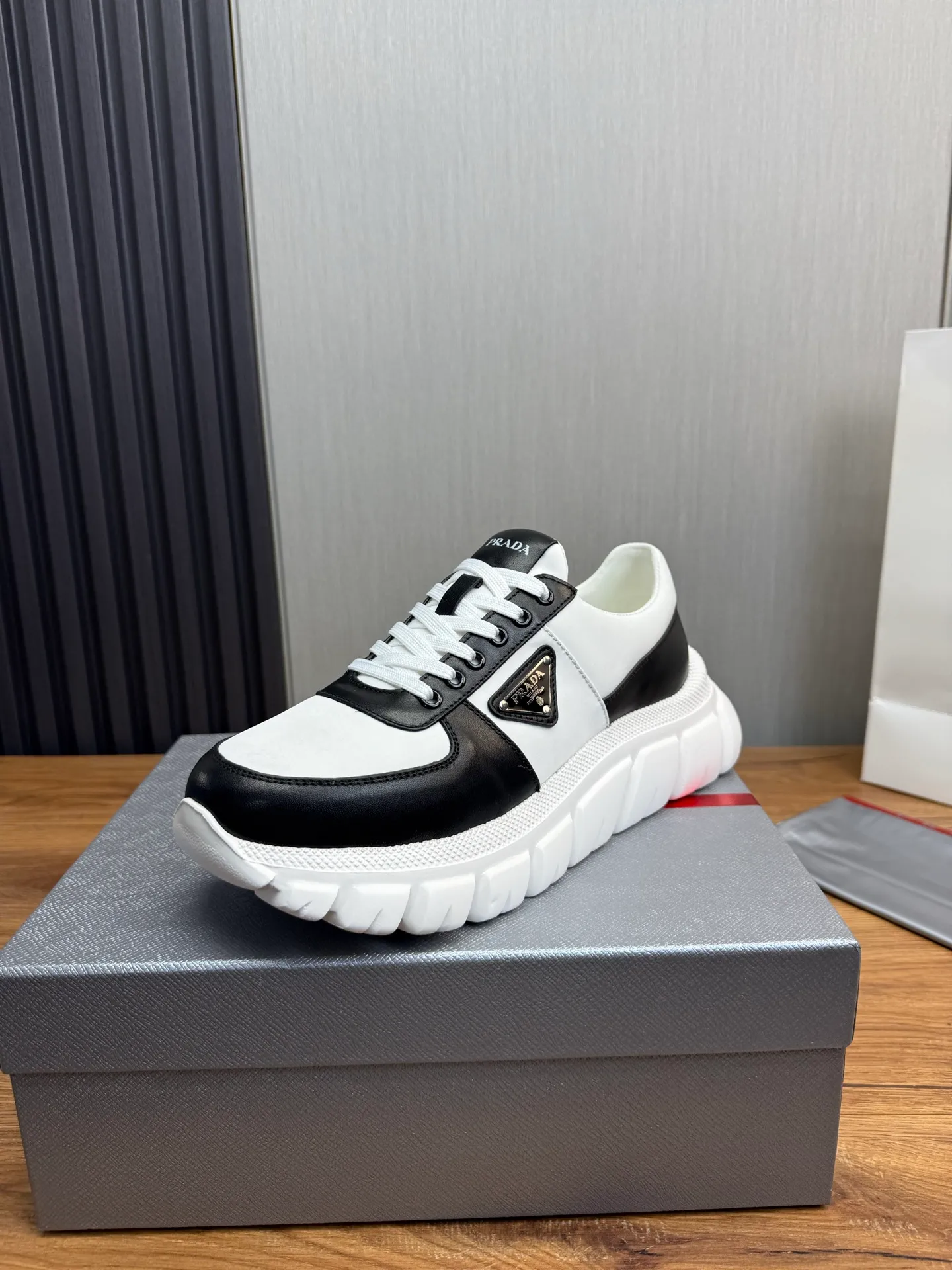 Men's shoes 💰580💰 [PRADA] Men's shoes are popular in the counter, official website is synchronized, 1 high-quality shipment ✔️Imported cowhide fabric + cowhide lining, 1🆚1 replica, original sole, 38-45 (45 customized, non-refundable)